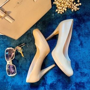 Nine West sophisticated sexy cream leather pumps